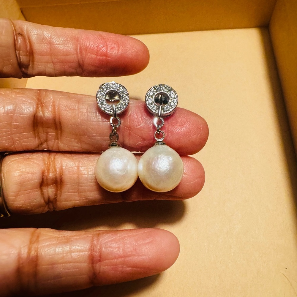 Palawan Philippines Freshwater Pearls
Size: 10mm (approximately)
75$